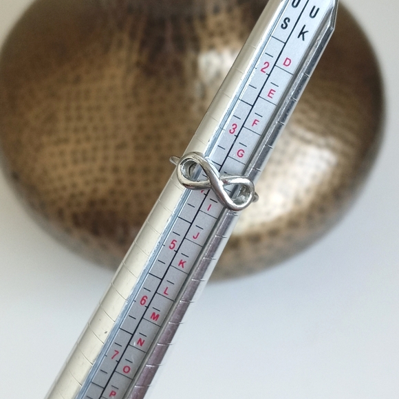 Vintage Silver Infinity Knot Ring 4 - Picture 2 of 11